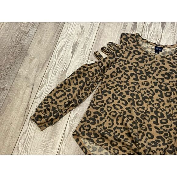 Daytrip, cold shoulder, leopard tunic, top sweater size S - Picture 5 of 9